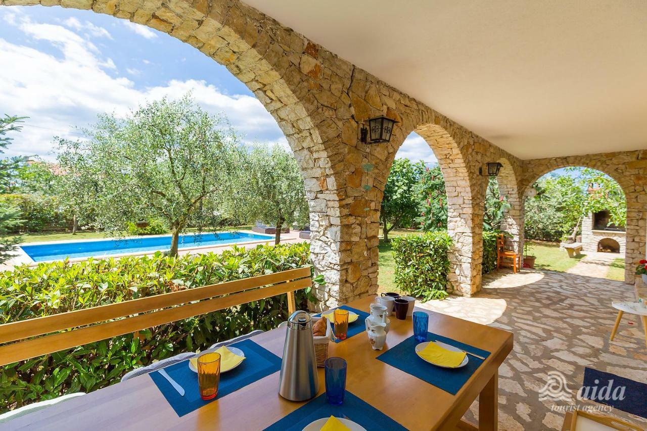 Family Vacation Villa Žbandaj エクステリア 写真