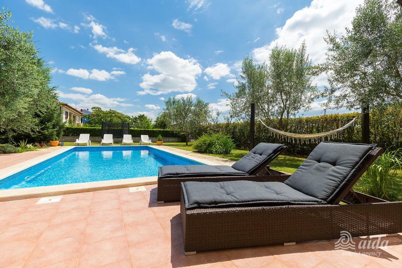 Family Vacation Villa Žbandaj エクステリア 写真